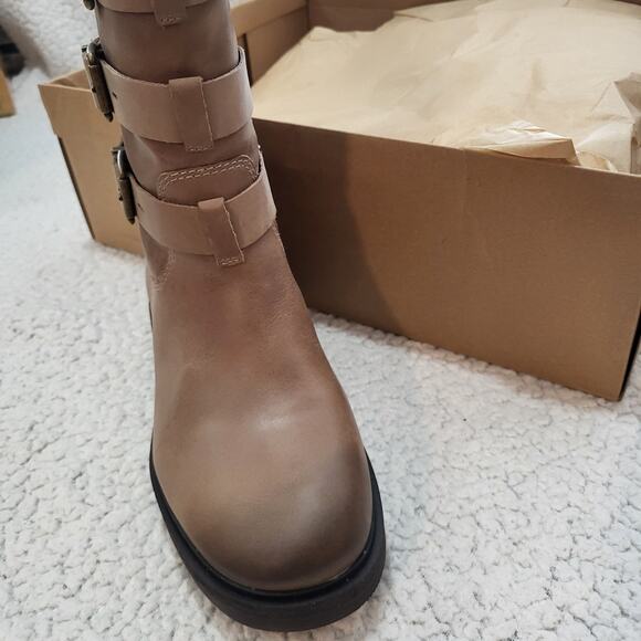 New Lucky Brand Women's Cheviss Motorcycle Boot  Silver Cloud size 6 - Picture 4 of 7